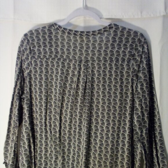 H & M Tunic Top Women M 3/4 Sleeve Button Up Pattern Black White - Picture 14 of 16
